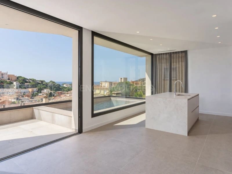 4 sypialnia Willa na sprzedaż w Sant Feliu de Guixols z basenem garażem - 1 300 000 € (Ref: 9900418)