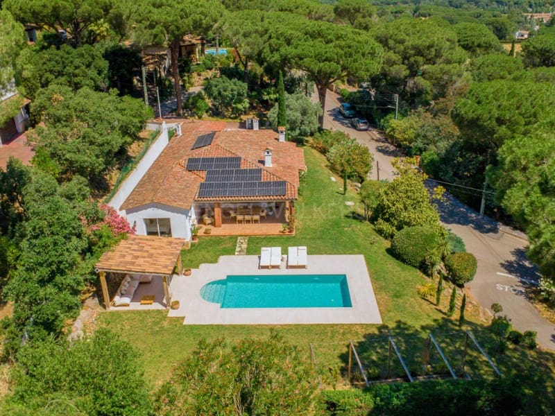 4 quarto Moradia para venda em Santa Cristina d'Aro com piscina garagem - 1 250 000 € (Ref: 9906935)