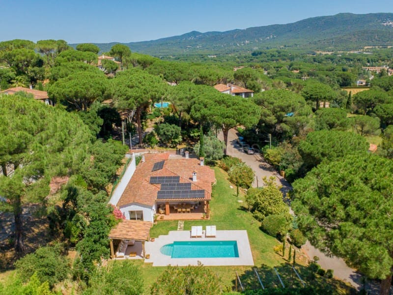 4 quarto Moradia para venda em Santa Cristina d'Aro com piscina garagem - 1 250 000 € (Ref: 9906935)
