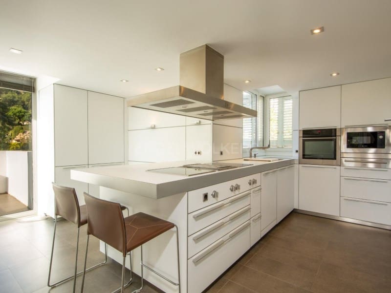 4 bedroom Flat for sale in Blanes with garage - € 985,000 (Ref: 9927062)