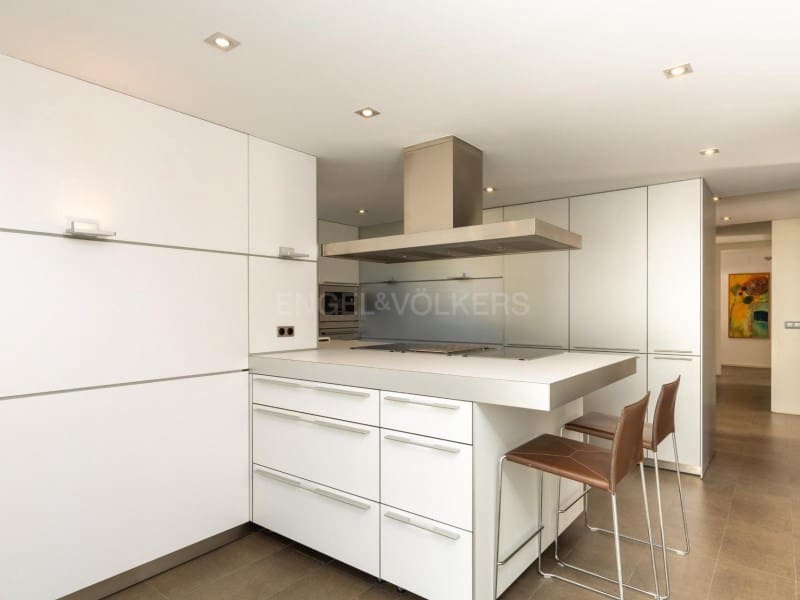 4 bedroom Flat for sale in Blanes with garage - € 985,000 (Ref: 9927062)