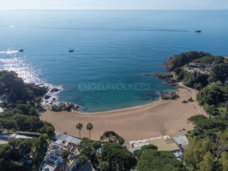 4 bedroom Flat for sale in Blanes with garage - € 985,000 (Ref: 9927062)