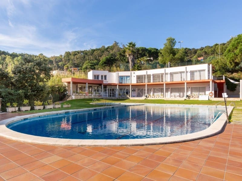 4 bedroom Flat for sale in Blanes with garage - € 985,000 (Ref: 9927062)