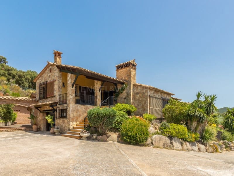 4 bedroom Villa for sale in Santa Cristina d'Aro with pool garage - € 749,000 (Ref: 9929063)