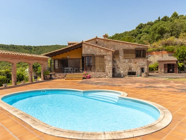 4 slaapkamer Villa te koop in Santa Cristina d'Aro met zwembad garage - € 749.000 (Ref: 9929063)