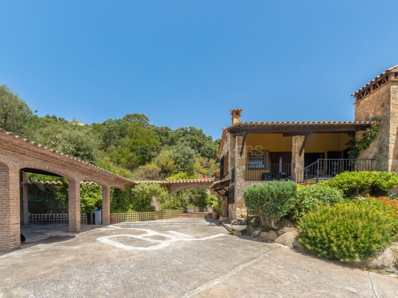 4 bedroom Villa for sale in Santa Cristina d'Aro with pool garage - € 749,000 (Ref: 9929063)