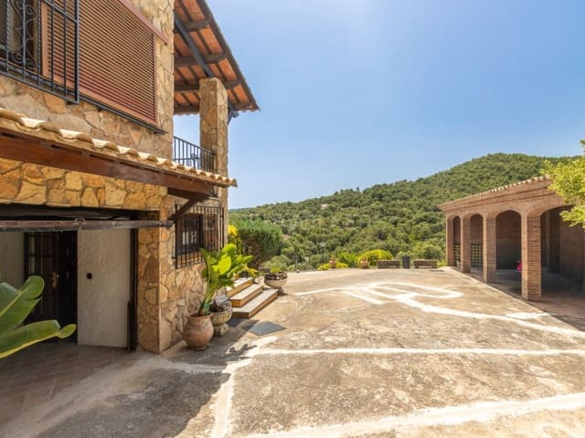 4 slaapkamer Villa te koop in Santa Cristina d'Aro met zwembad garage - € 749.000 (Ref: 9929063)