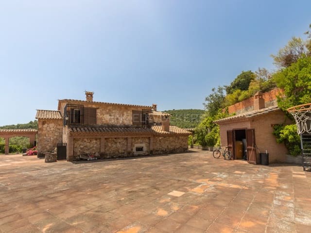 4 slaapkamer Villa te koop in Santa Cristina d'Aro met zwembad garage - € 749.000 (Ref: 9929063)