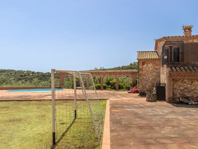 4 slaapkamer Villa te koop in Santa Cristina d'Aro met zwembad garage - € 749.000 (Ref: 9929063)