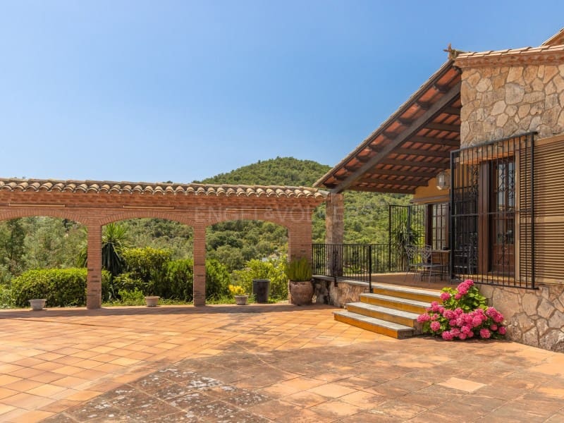 4 bedroom Villa for sale in Santa Cristina d'Aro with pool garage - € 749,000 (Ref: 9929063)