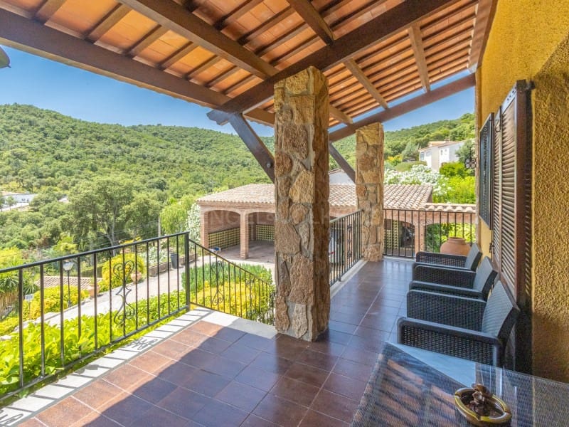 4 bedroom Villa for sale in Santa Cristina d'Aro with pool garage - € 749,000 (Ref: 9929063)