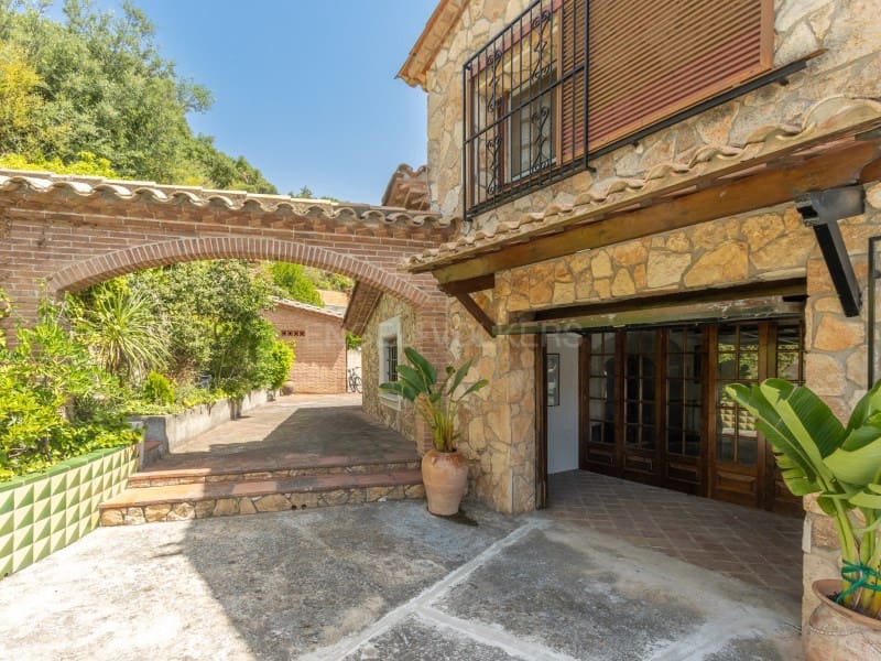 4 bedroom Villa for sale in Santa Cristina d'Aro with pool garage - € 749,000 (Ref: 9929063)