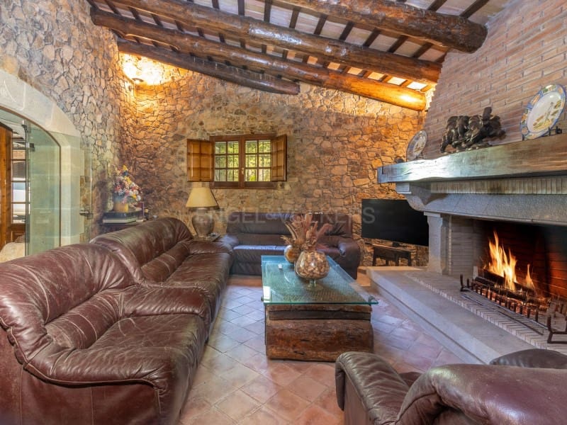 4 bedroom Villa for sale in Santa Cristina d'Aro with pool garage - € 749,000 (Ref: 9929063)