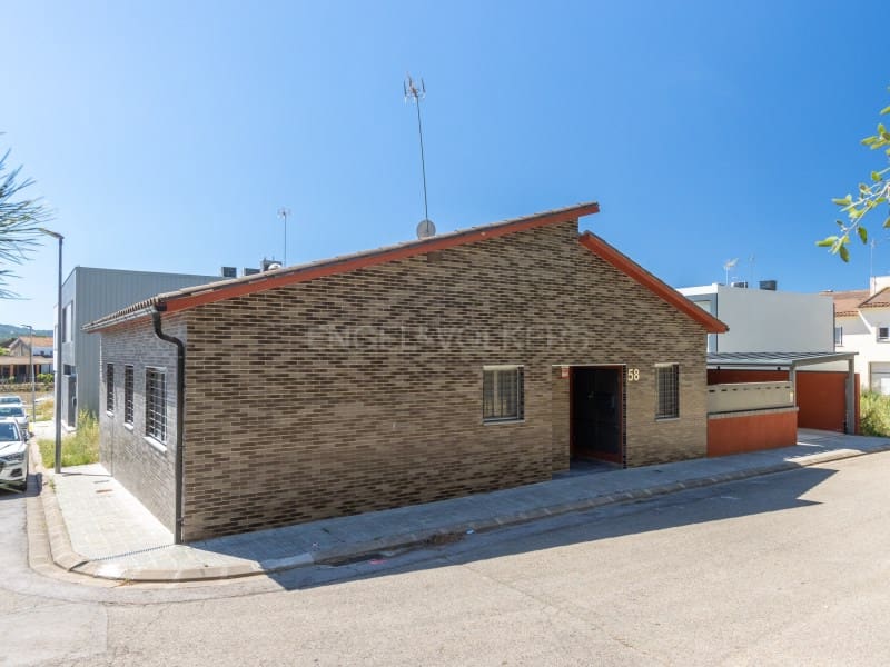 3 bedroom Villa for sale in Vidreres with garage - € 395,000 (Ref: 9929064)