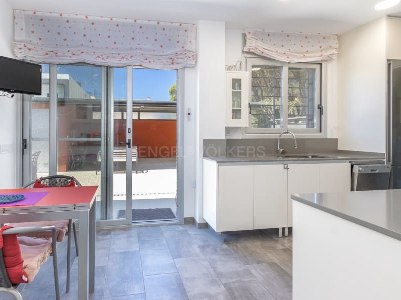 3 bedroom Villa for sale in Vidreres with garage - € 395,000 (Ref: 9929064)