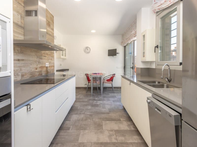 3 bedroom Villa for sale in Vidreres with garage - € 395,000 (Ref: 9929064)