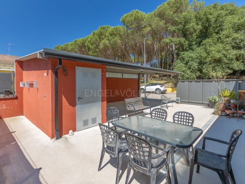 3 bedroom Villa for sale in Vidreres with garage - € 395,000 (Ref: 9929064)