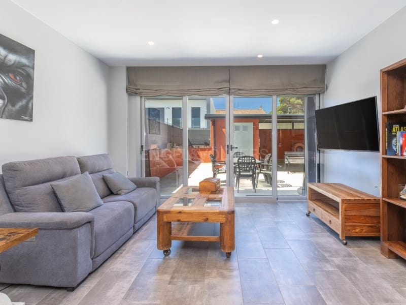 3 bedroom Villa for sale in Vidreres with garage - € 395,000 (Ref: 9929064)