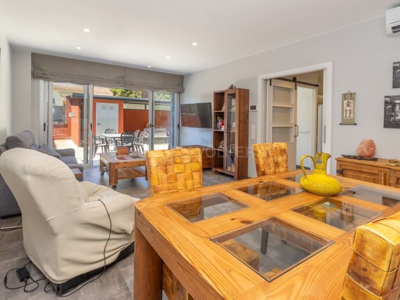 3 bedroom Villa for sale in Vidreres with garage - € 395,000 (Ref: 9929064)