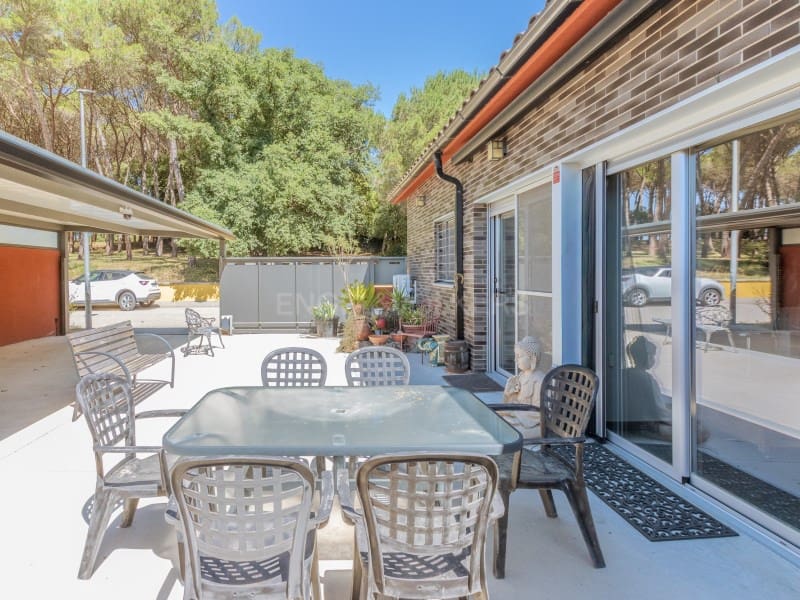 3 bedroom Villa for sale in Vidreres with garage - € 395,000 (Ref: 9929064)