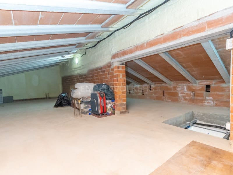 3 bedroom Villa for sale in Vidreres with garage - € 395,000 (Ref: 9929064)