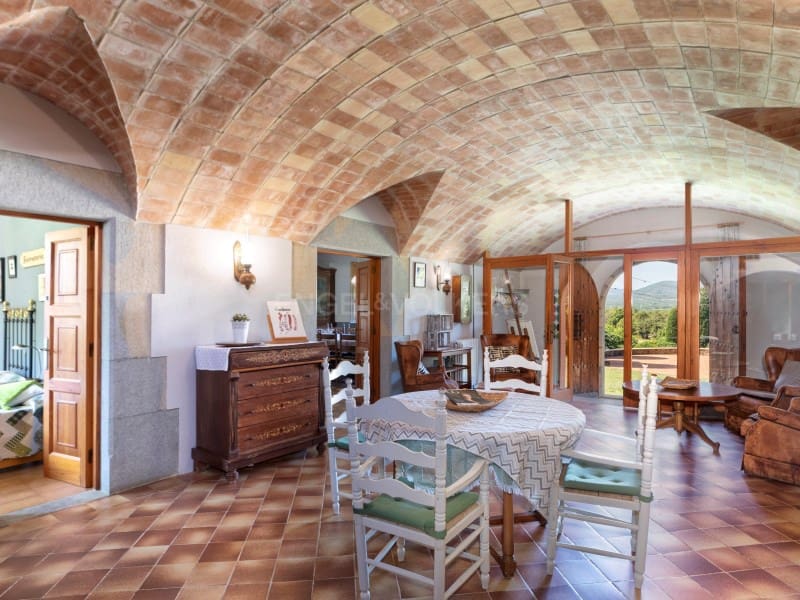 14 bedroom Finca/Country House for sale in Brunyola i Sant Marti Sapresa with pool garage - € 4,875,000 (Ref: 9929065)