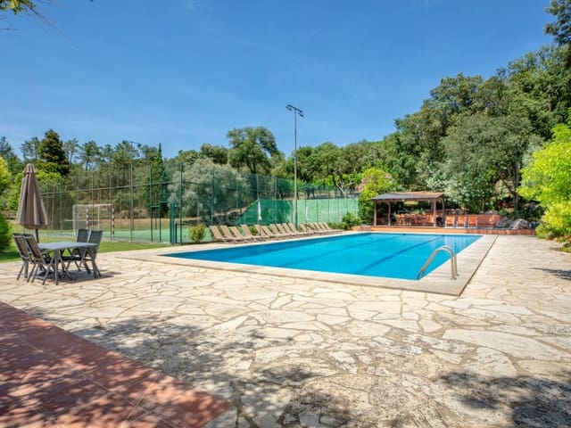14 soveværelse Finca/Landehus til salg i Brunyola i Sant Martí Sapresa med swimmingpool garage - € 4.875.000 (Ref: 9929065)