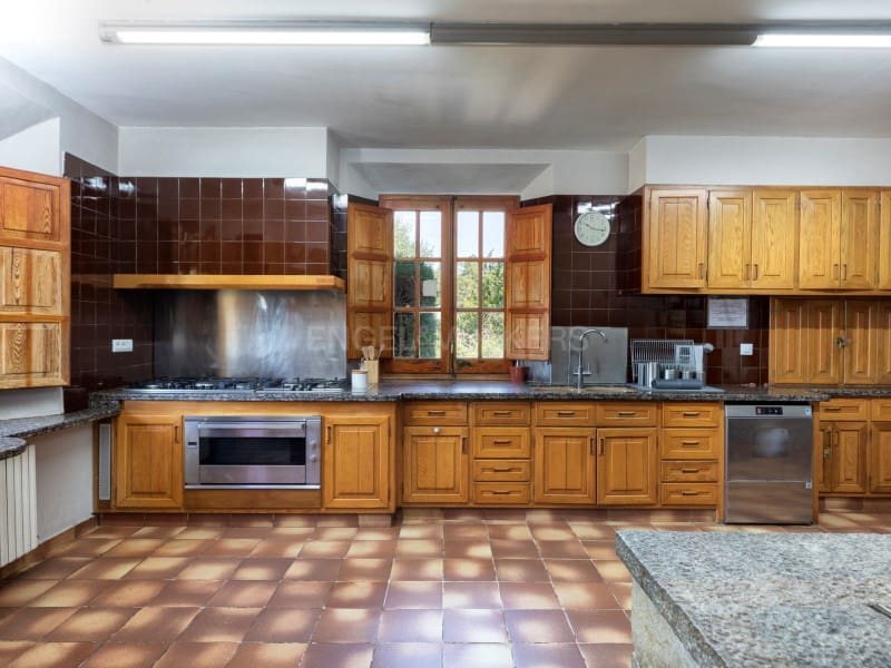 14 bedroom Finca/Country House for sale in Brunyola i Sant Marti Sapresa with pool garage - € 4,875,000 (Ref: 9929065)