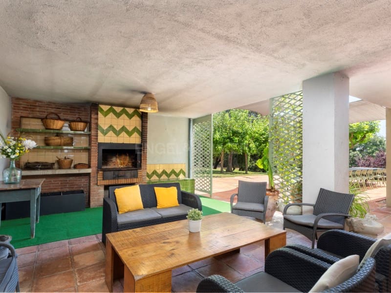 14 bedroom Finca/Country House for sale in Brunyola i Sant Marti Sapresa with pool garage - € 4,875,000 (Ref: 9929065)