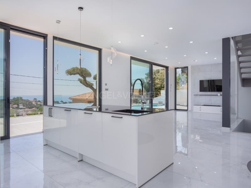 3 soveværelse Villa til salg i Lloret de Mar med swimmingpool garage - € 795.000 (Ref: 9937864)