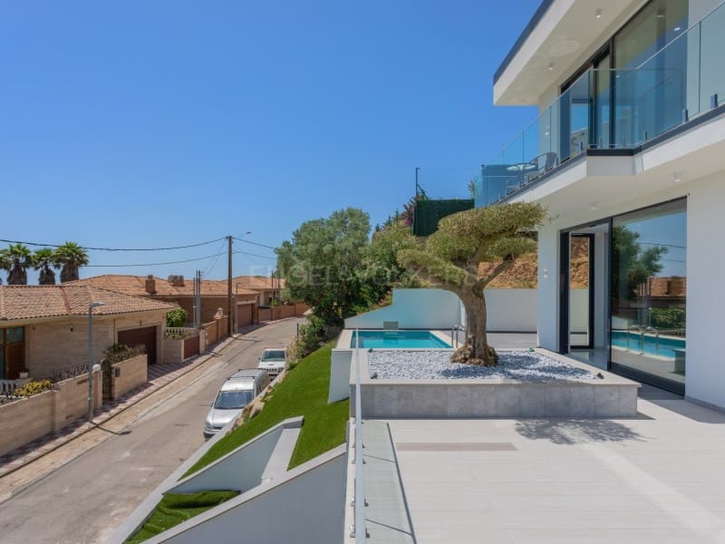 3 soveværelse Villa til salg i Lloret de Mar med swimmingpool garage - € 795.000 (Ref: 9937864)