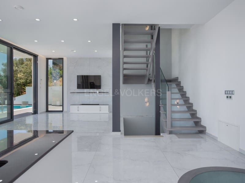 3 soveværelse Villa til salg i Lloret de Mar med swimmingpool garage - € 795.000 (Ref: 9937864)