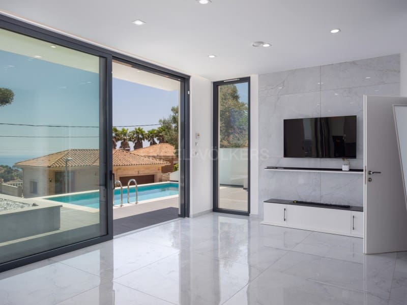 3 soveværelse Villa til salg i Lloret de Mar med swimmingpool garage - € 795.000 (Ref: 9937864)