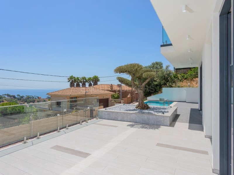 3 soveværelse Villa til salg i Lloret de Mar med swimmingpool garage - € 795.000 (Ref: 9937864)