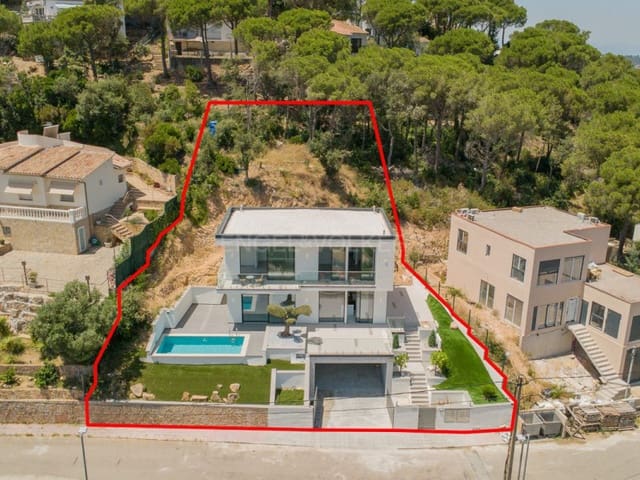 3 soveværelse Villa til salg i Serra Brava, Lloret de Mar med swimmingpool garage - € 795.000 (Ref: 9937864)