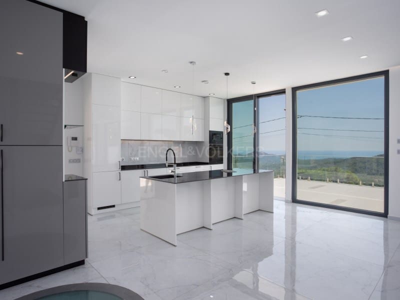 3 soveværelse Villa til salg i Lloret de Mar med swimmingpool garage - € 795.000 (Ref: 9937864)