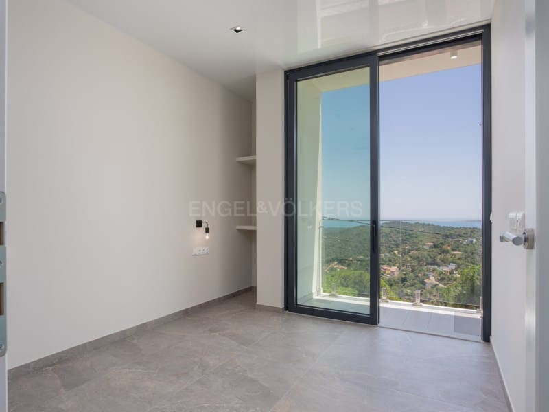 3 soveværelse Villa til salg i Lloret de Mar med swimmingpool garage - € 795.000 (Ref: 9937864)