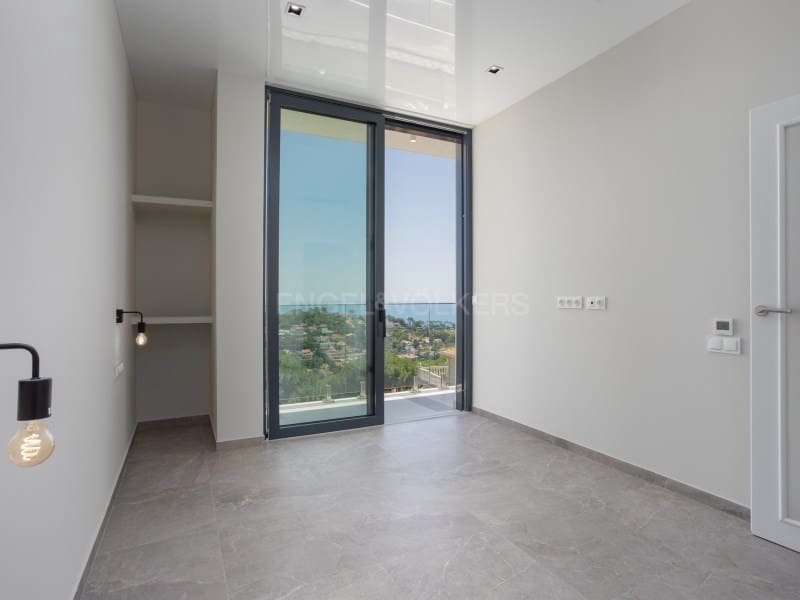 3 soveværelse Villa til salg i Lloret de Mar med swimmingpool garage - € 795.000 (Ref: 9937864)