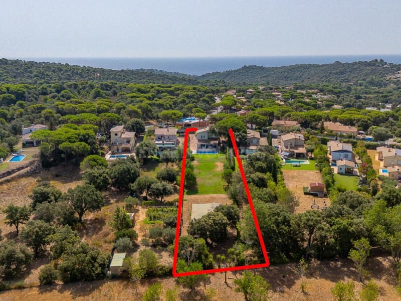 4 makuuhuone Huvila myytävänä paikassa Calonge i Sant Antoni mukana 
autotalli - 745 000 € (Ref: 9957652)