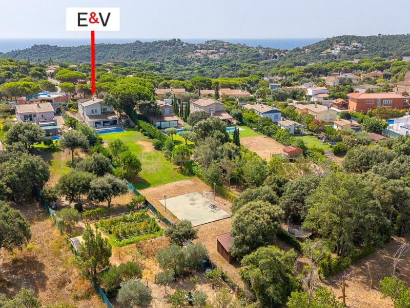 4 makuuhuone Huvila myytävänä paikassa Calonge i Sant Antoni mukana 
autotalli - 745 000 € (Ref: 9957652)