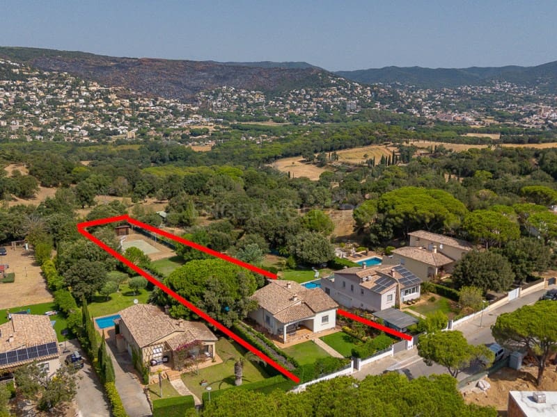 4 makuuhuone Huvila myytävänä paikassa Calonge i Sant Antoni mukana 
autotalli - 745 000 € (Ref: 9957652)
