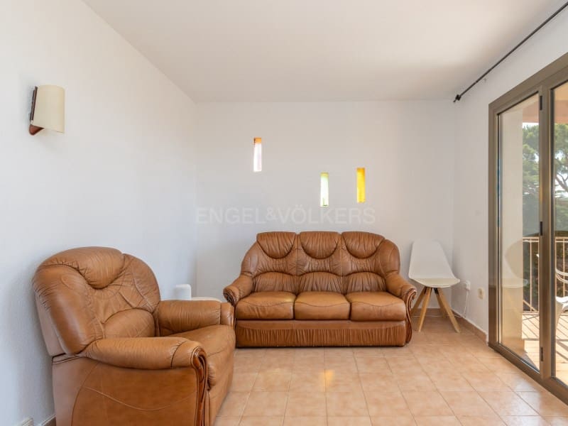 3 bedroom Flat for sale in Platja d'Aro with pool - € 250,000 (Ref: 9959446)
