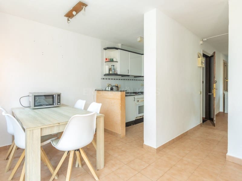 3 bedroom Flat for sale in Platja d'Aro with pool - € 250,000 (Ref: 9959446)