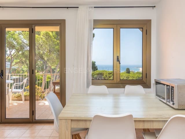 3 bedroom Flat for sale in Platja d'Aro, Castell-Platja d'Aro with pool - € 250,000 (Ref: 9959446)