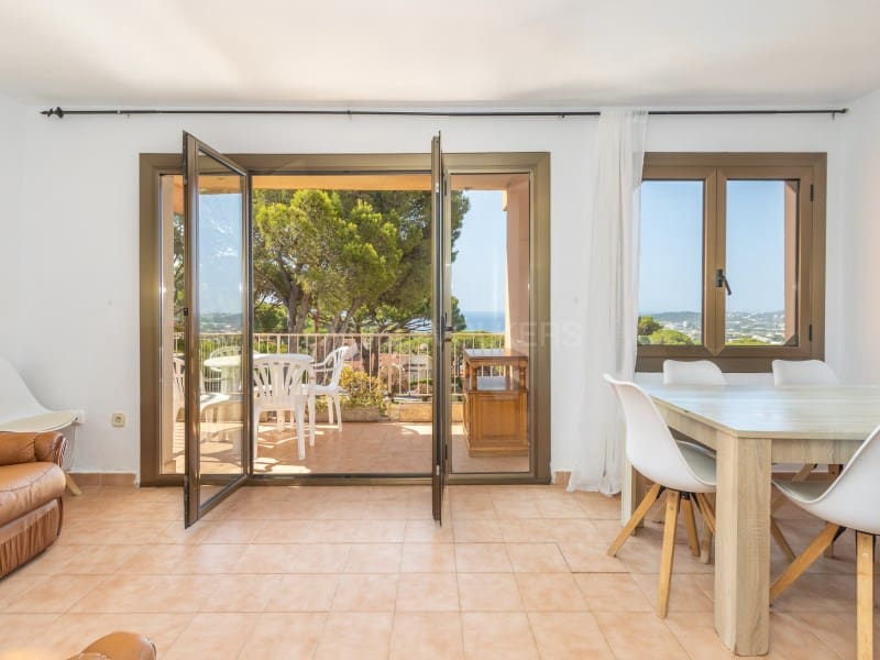 3 bedroom Flat for sale in Platja d'Aro with pool - € 250,000 (Ref: 9959446)