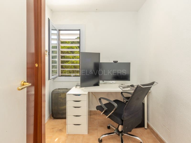 3 bedroom Flat for sale in Platja d'Aro with pool - € 250,000 (Ref: 9959446)