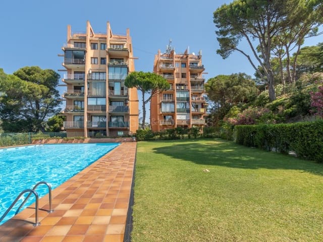 3 bedroom Flat for sale in Platja d'Aro, Castell-Platja d'Aro with pool - € 250,000 (Ref: 9959446)