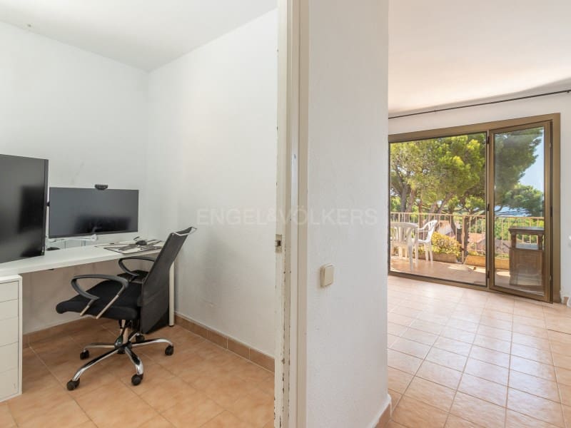 3 bedroom Flat for sale in Platja d'Aro with pool - € 250,000 (Ref: 9959446)