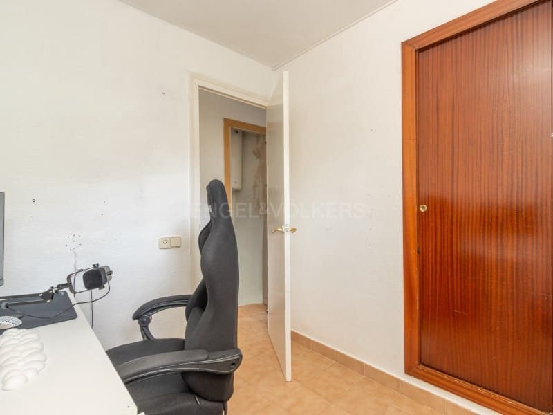 3 bedroom Flat for sale in Platja d'Aro with pool - € 250,000 (Ref: 9959446)