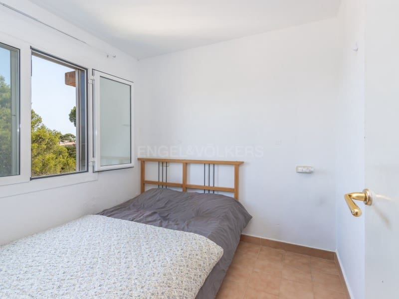 3 bedroom Flat for sale in Platja d'Aro with pool - € 250,000 (Ref: 9959446)